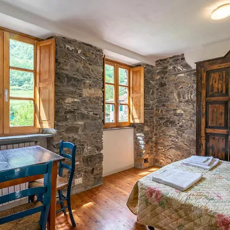 4 Bedroom Amazing In Loco Di Rovegno *